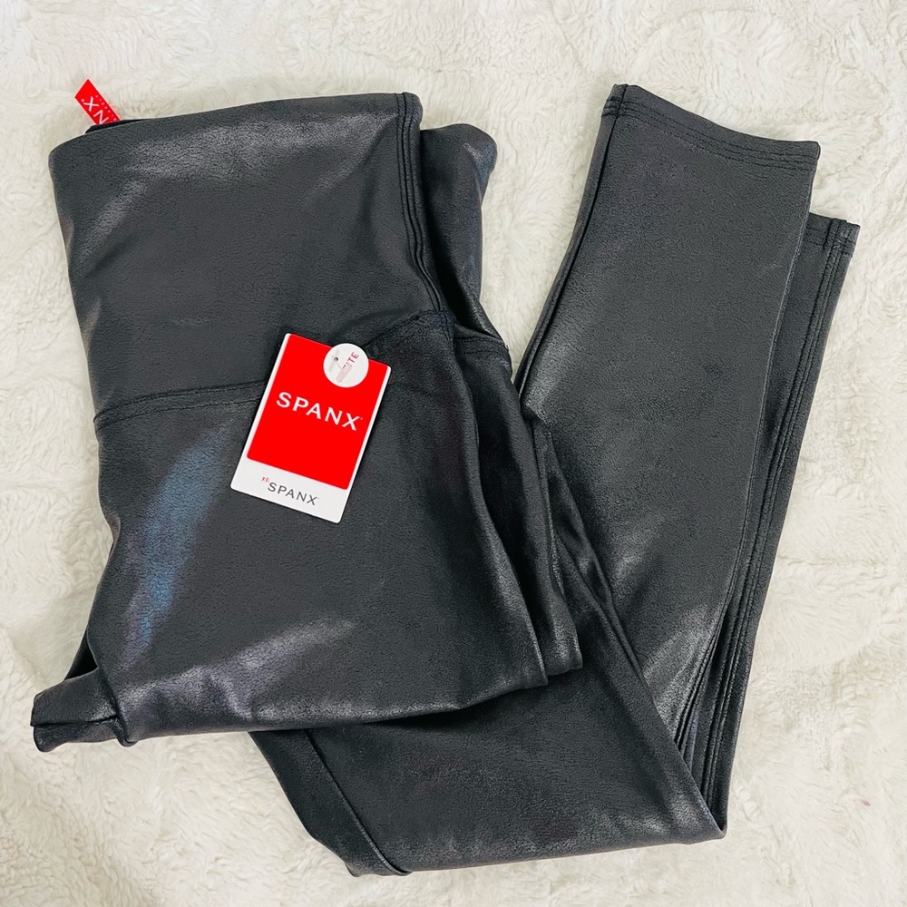 Spanx Women's Petite Faux Leather Black Leggings Size Large Skinny Mid-R…